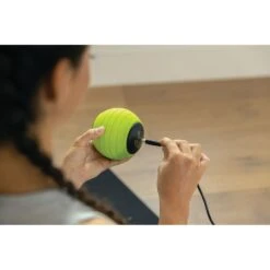 TriggerPoint MB Vibe Plus 14 TriggerPoint MB Vibe Plus -Sports General Store TP 04447 MBVibe Action7 2923 190331 web